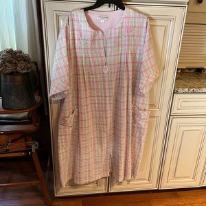 Miss Elaine Robe 3 X